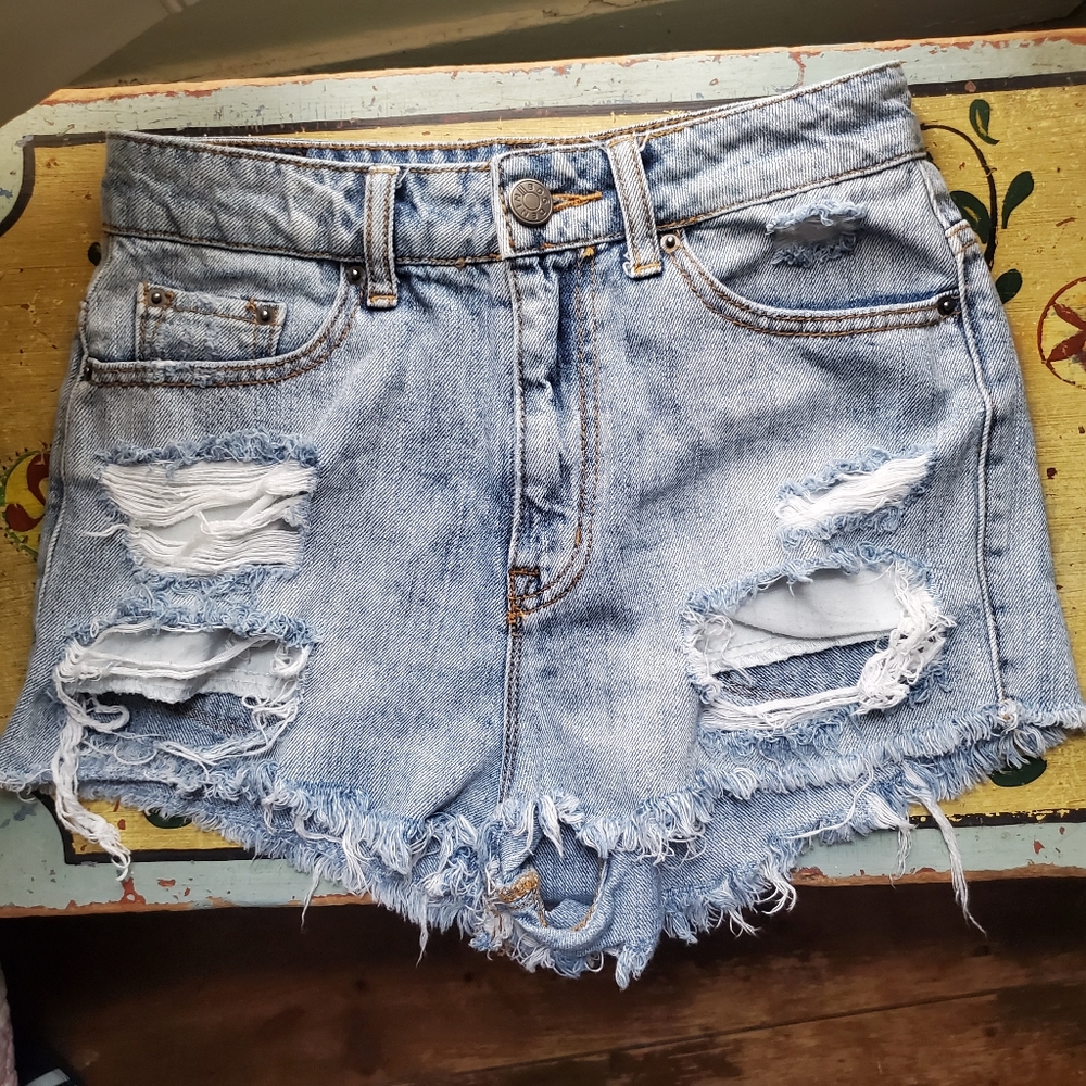 BDG UO Dree Hi Rise Cheekg TRASHED Denim Shorts Grungecore Bohobo Aesthetic - Picture 2 of 8